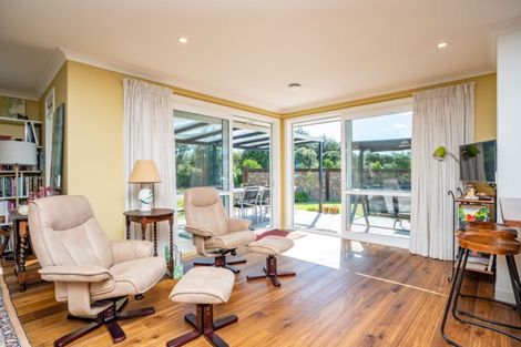 Photo of property in 2 Waitemata Drive, One Tree Point, 0118
