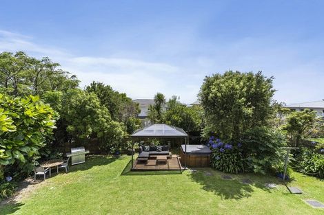 Photo of property in 5 Higham Ferrers Place, Red Beach, 0932