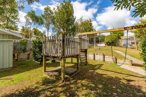 Photo of property in 19 Vista Crescent, Maoribank, Upper Hutt, 5018