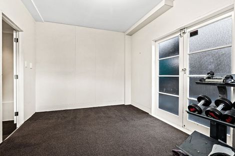 Photo of property in 31 Royal View Road, Te Atatu South, Auckland, 0610