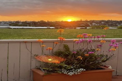 Photo of property in 1/46 Blakeborough Drive, Forrest Hill, Auckland, 0620