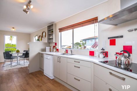 Photo of property in 21 Sunhaven Drive, Newlands, Wellington, 6037