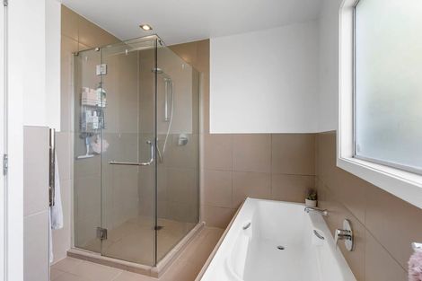 Photo of property in 152 Everglade Drive, Totara Heights, Auckland, 2105