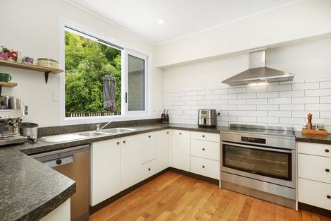 Photo of property in 6 Thomas Hook Street, Tawa, Wellington, 5028