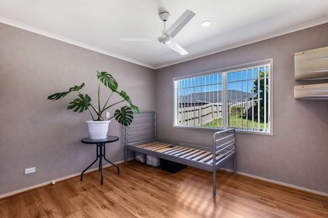 Photo of property in 20 Mandalay Place, Waiuku, 2123