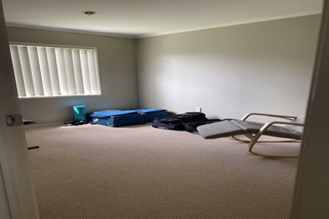 Photo of property in 4 Vicente Place, Oteha, Auckland, 0632