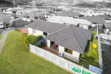 Photo of property in 2 Percy Kinsman Crescent, Riverstone Terraces, Upper Hutt, 5018