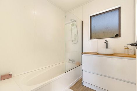 Photo of property in 8 Garton Drive, Massey, Auckland, 0614