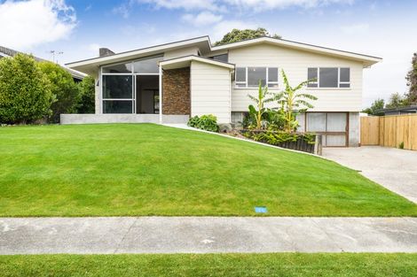 Photo of property in 34 Pinedale Parade, Milson, Palmerston North, 4414
