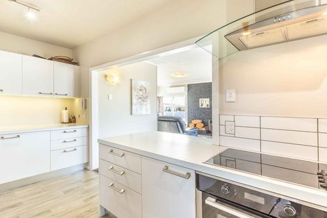 Photo of property in 18 Wellesley Road, Mangere Bridge, Auckland, 2022