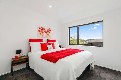 Photo of property in 12 San Casello Rise, Henderson, Auckland, 0612