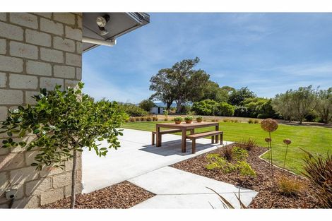 Photo of property in 12 Dry Hills Rise, Riverlands, Blenheim, 7274