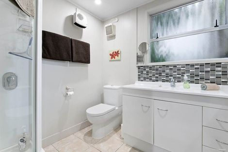 Photo of property in 15 Waiwera Place, Waiwera, Orewa, 0994