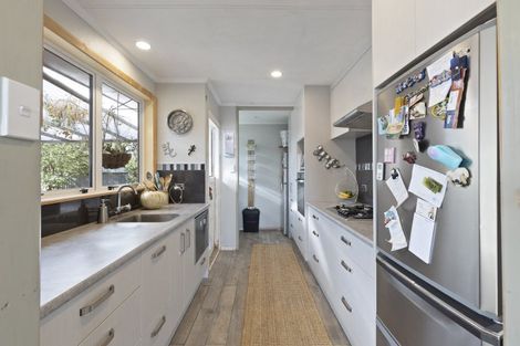 Photo of property in 8 Wairau Place, Kelvin Grove, Palmerston North, 4414