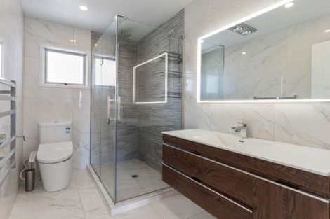 Photo of property in 254 Glamorgan Drive, Northcross, Auckland, 0630