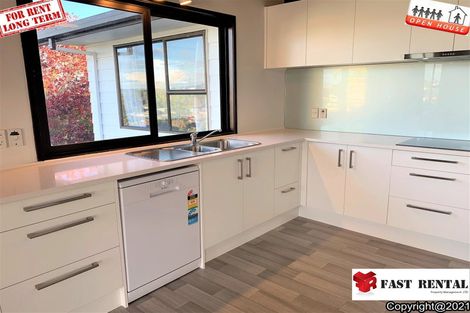 Photo of property in 18 Sumich Place, West Harbour, Auckland, 0618