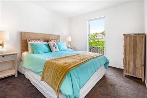 Photo of property in 11 Cottam Grove, Northcross, Auckland, 0632