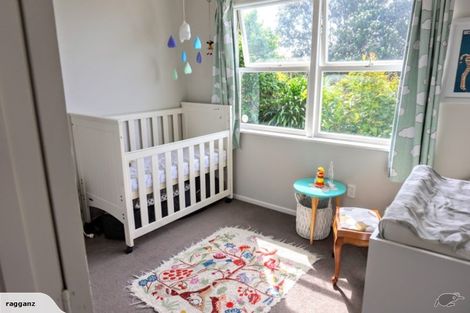 Photo of property in 10 Viking Avenue, Hillsborough, Auckland, 1042