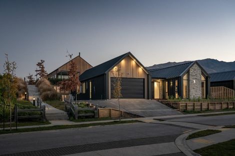 Photo of property in 35 Obelisk Street, Wanaka, 9305