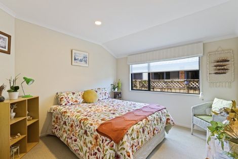 Photo of property in 6 Royal Heights, Glen Avon, New Plymouth, 4312