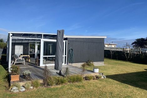 Photo of property in 3 Kent Terrace, Foxton Beach, Foxton, 4815