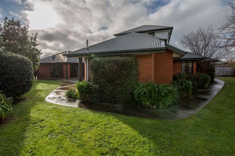 Photo of property in 3 Thicket Close, Redwood, Christchurch, 8051