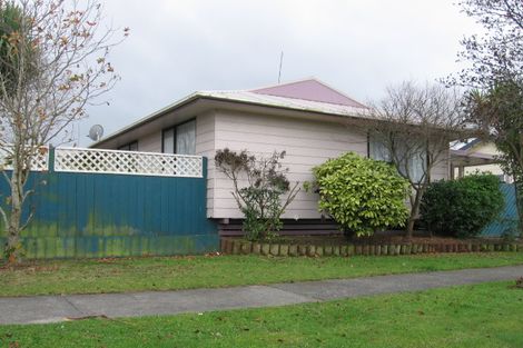 Photo of property in 37 Peter Hall Drive, Kelvin Grove, Palmerston North, 4414