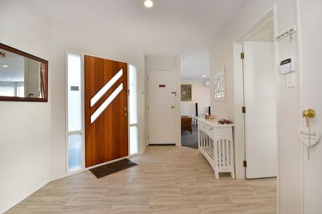 Photo of property in 68a Vipond Road, Stanmore Bay, Whangaparaoa, 0932