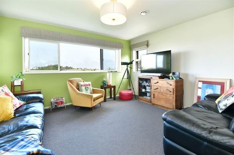 Photo of property in 17 Waldorf Crescent, Orewa, 0931
