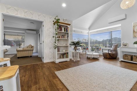 Photo of property in 32 Madill Road, St Andrews, Hamilton, 3200