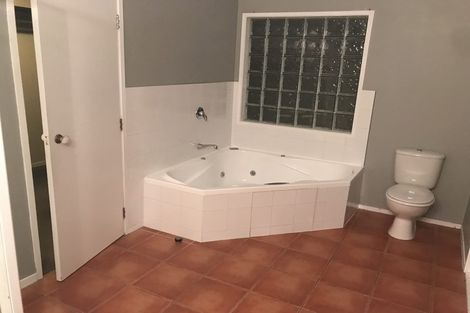 Photo of property in 23 Gibbs Crescent, Red Hill, Papakura, 2110