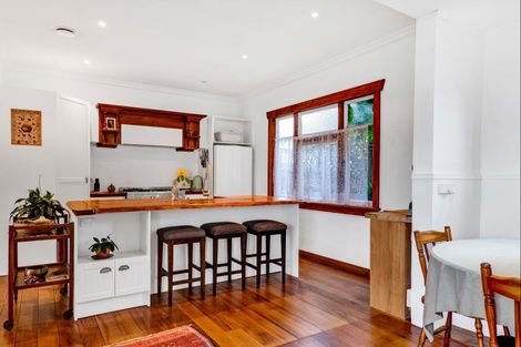 Photo of property in 7 Seddon Street, Westown, New Plymouth, 4310