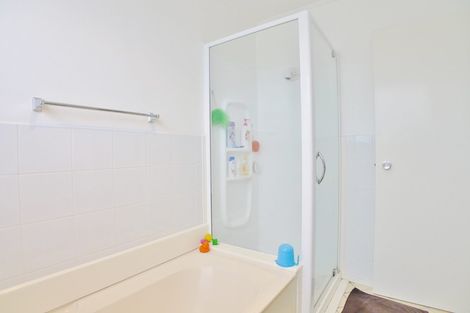 Photo of property in 12 Claverdon Drive, Massey, Auckland, 0614