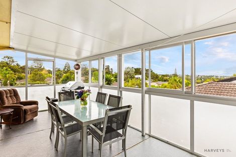 Photo of property in 30 Staincross Street, Green Bay, Auckland, 0604