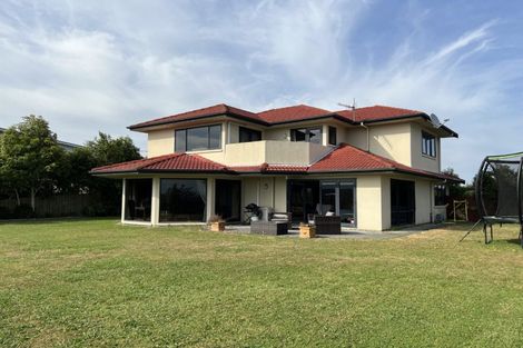 Photo of property in 35 Ruapehu Drive, Fitzherbert, Palmerston North, 4410