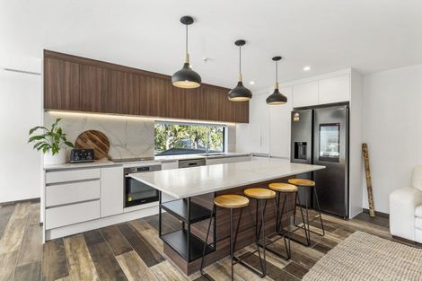 Photo of property in 25b Deverell Place, Northcross, Auckland, 0632