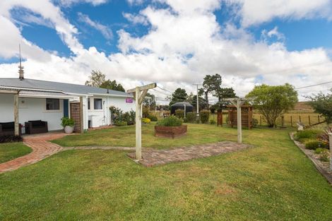 Photo of property in 881 Cowper Road, Dannevirke, 4976