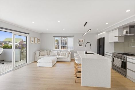 Photo of property in 21 Albert Hall Drive, Red Beach, 0932