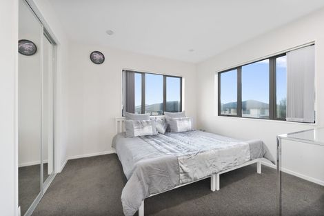 Photo of property in 22 Millcroft Lane, Ranui, Auckland, 0612