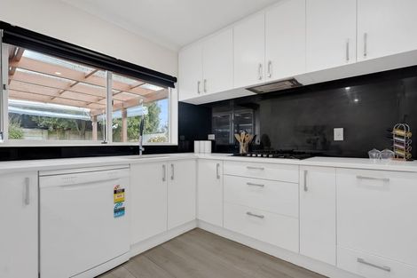 Photo of property in 27 Richfield Crescent, Westgate, Auckland, 0614