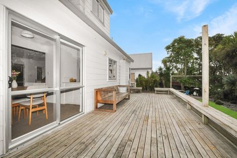 Photo of property in 19 Rehia Road, Massey, Auckland, 0614