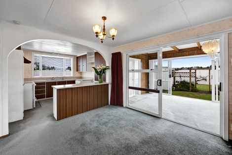 Photo of property in 81 Omata Road, Marfell, New Plymouth, 4310