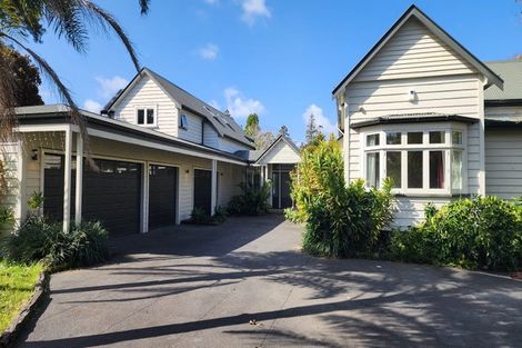 Photo of property in 186 Boord Crescent, Kumeu, 0891