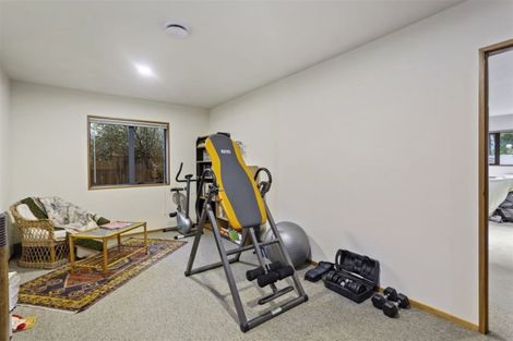 Photo of property in 100 Gardiners Road, Harewood, Christchurch, 8051