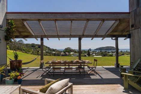 Photo of property in 92 Hahei Beach Road, Hahei, Whitianga, 3591
