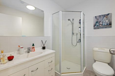 Photo of property in 8/22 Northcross Drive, Oteha, Auckland, 0632