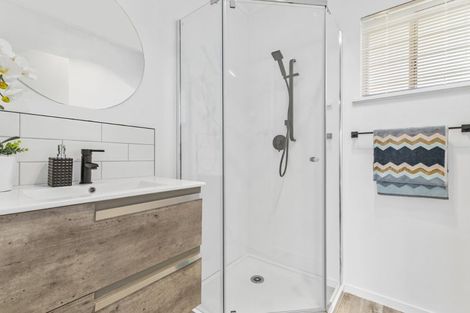 Photo of property in 2/25 Pinedale Place, Henderson, Auckland, 0610