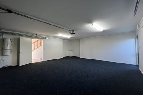 Photo of property in 5 Macadamia Close, Goodwood Heights, Auckland, 2105