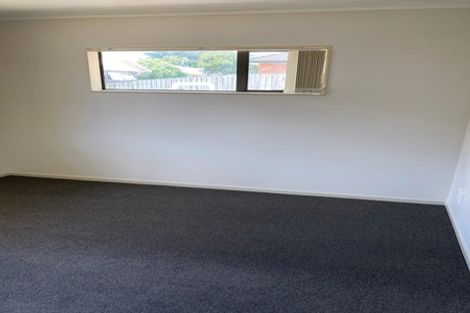 Photo of property in 5 Burton's Drive, Swanson, Auckland, 0614