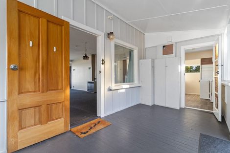 Photo of property in 25 Bayview Road, Browns Bay, Auckland, 0630